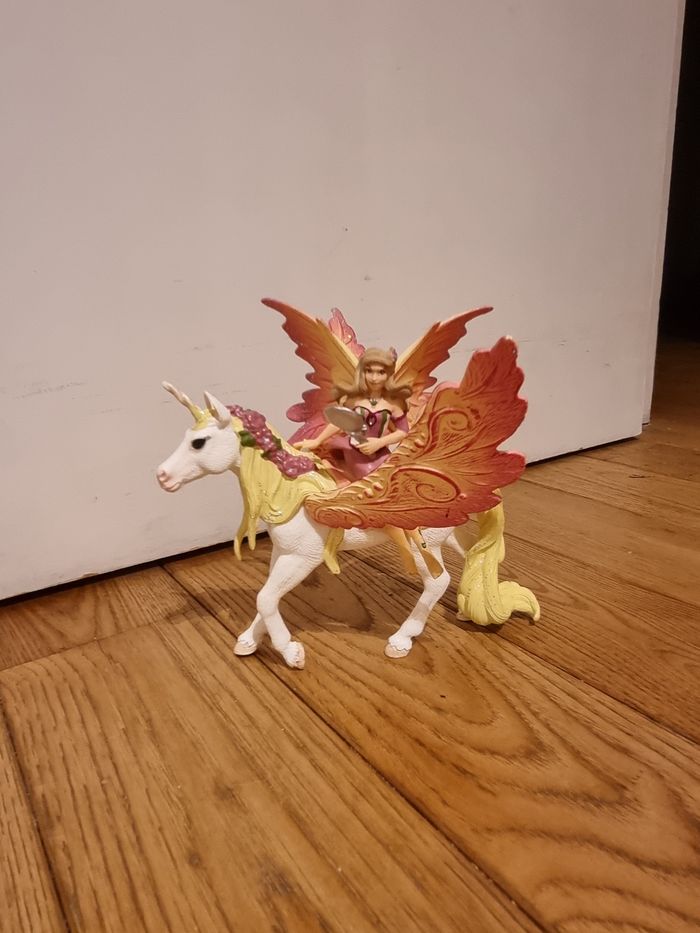 Fée Feya et une licorne ailée - photo numéro 2