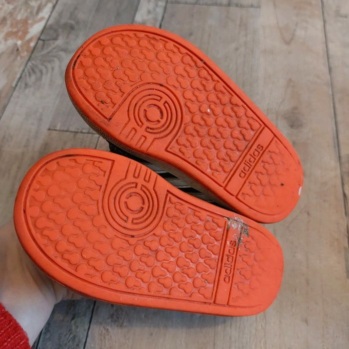 Lot baskets + chaussons taille 21 - photo numéro 5