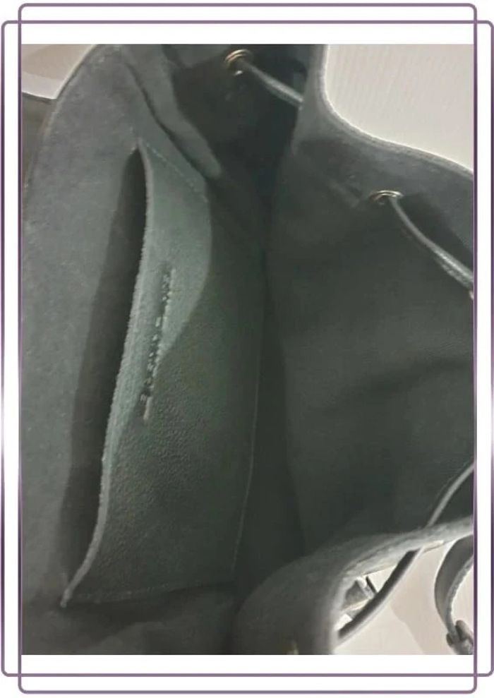 Sac à bandoulière noir le petit cartel, bon état mais à nettoyer, 19x17cm - photo numéro 6