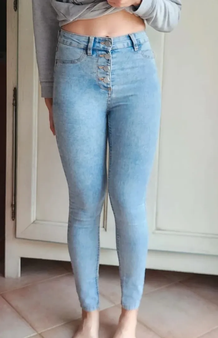 Jean skinny taille haute boutonné Jennyfer - photo numéro 2