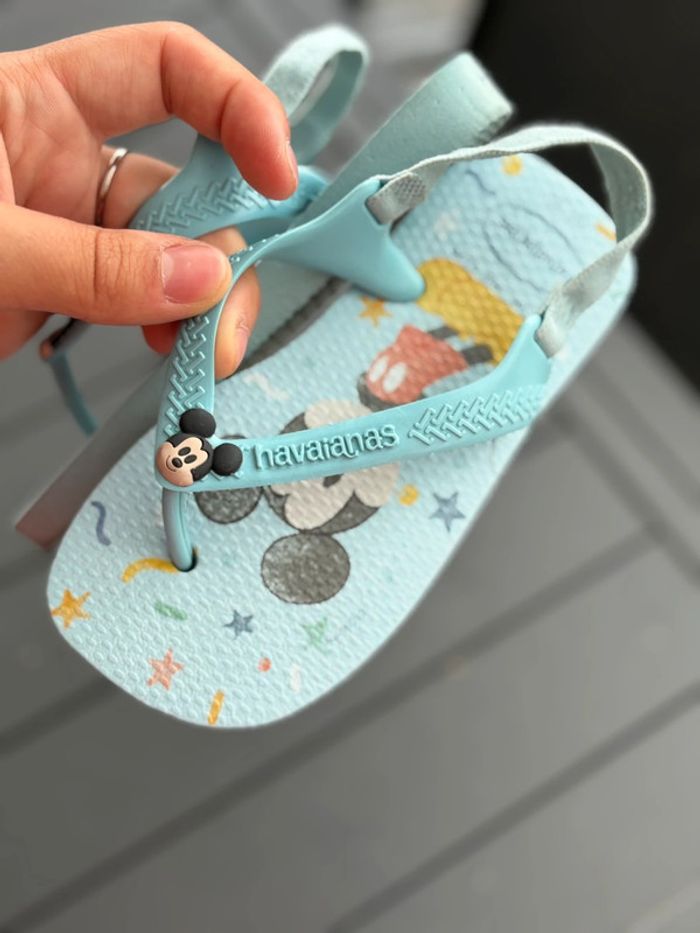 Tongs Mickey x Havaianas T.25/26 - photo numéro 2