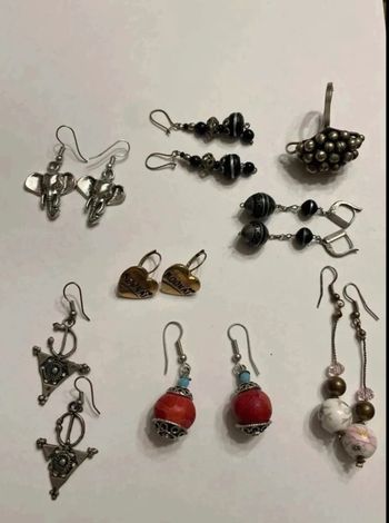 Lot 7 paires de boucles d’oreilles + 1 bague femme