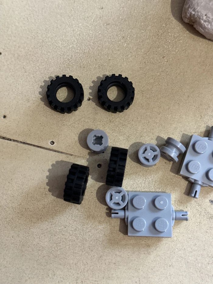 Lot pièces Lego pneu, gente et support de roue - photo numéro 2