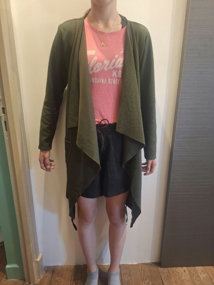 Lot de 2 cardigans neufs kaki et bordeaux
Taille unique
Neuf - photo numéro 4
