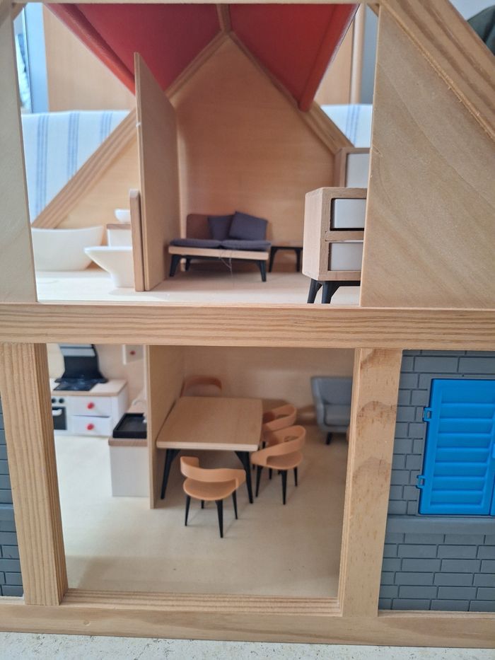 Maison de poupée en bois - photo numéro 2