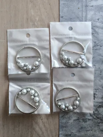 Lot de 4 attaches pour foulard ou tee-shirt