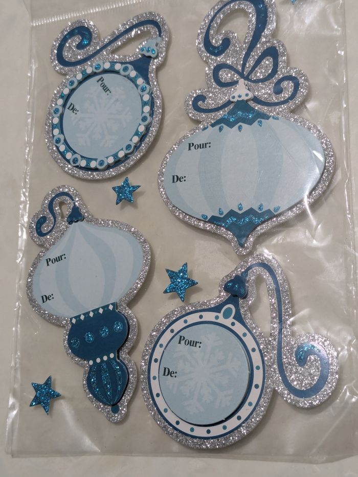 Lot d'étiquette festives pour vos cadeaux de Noël ou autre.