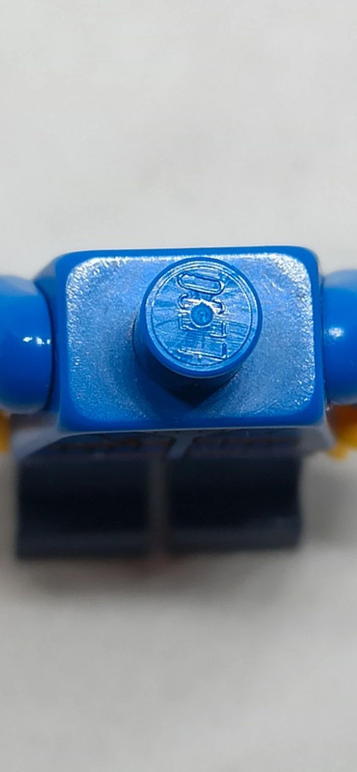 Figurine homme conducteur de chasse neige habits bleu et noir lego - photo numéro 7