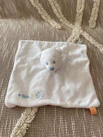 Peluche doudou plat 20cm Disney Winnie l’ourson ours blanc et bleu très bon état