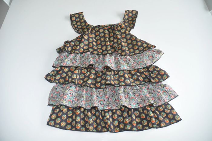 Belle tunique à volants 11/12 ans