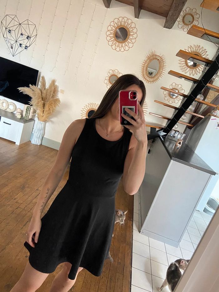 Petite robe noire dos croisé - photo numéro 2