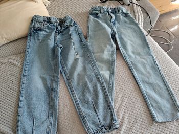 Lot de 2 jeans en 8 ans effet déchiré très bon état 