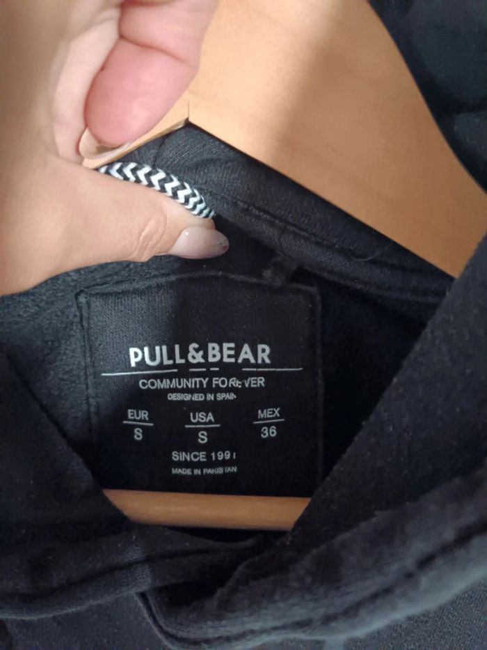 C1 sweat noir Pull&Bear S - photo numéro 3