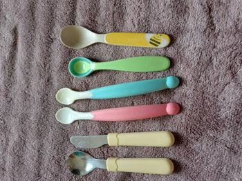 Lot de 5 cuillères différentes et 1 couteau pour enfant
