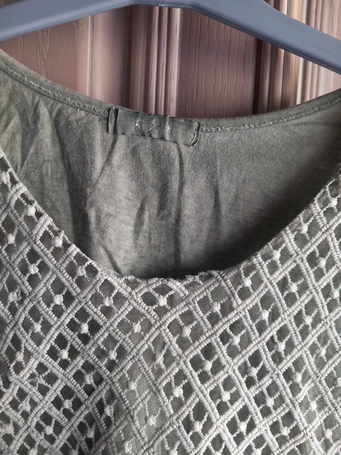 Tee-shirt avec dentelle à fleurs vert clair - photo numéro 4