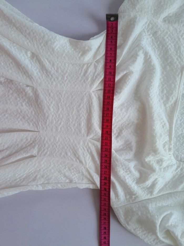 Jolie robe neuve courte  manche bouffante cintrée à la taille tissus style nid d abeille taille 1 - photo numéro 10