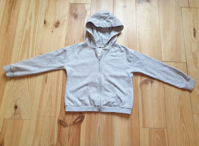 Sweat zippé gris C&A 9 ans à capuche