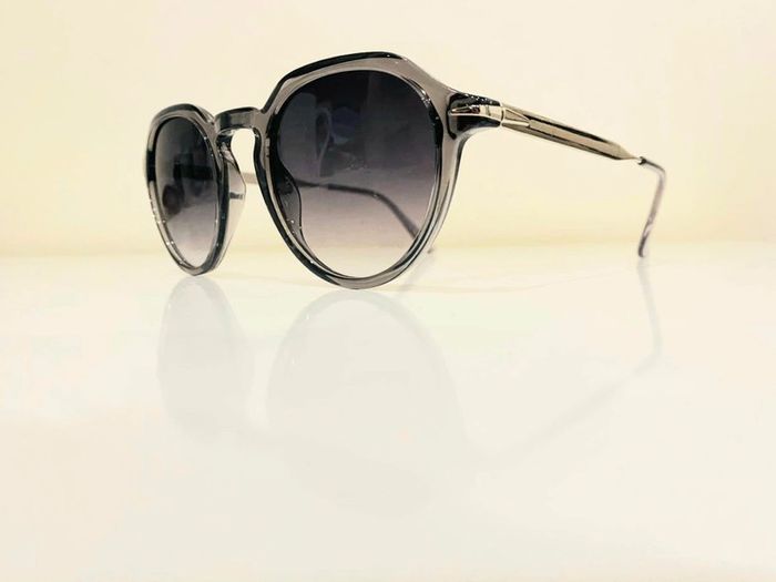 Lunette de soleil mixte grise et argentée UV protection catégorie 3 - photo numéro 6