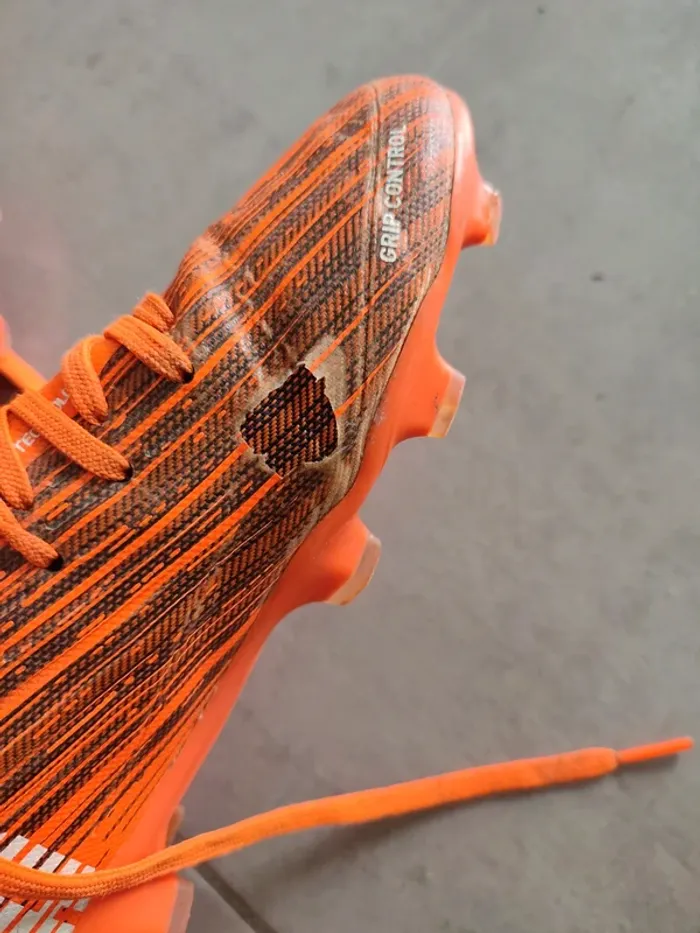 Chaussures de foot T.37 - photo numéro 5