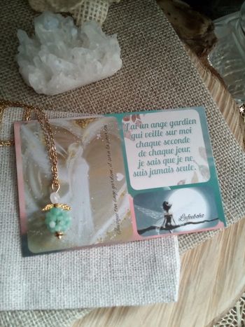 Collier ange en pierre + carte