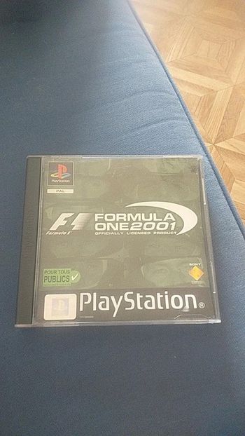 Jeu de playstation formula one 2001