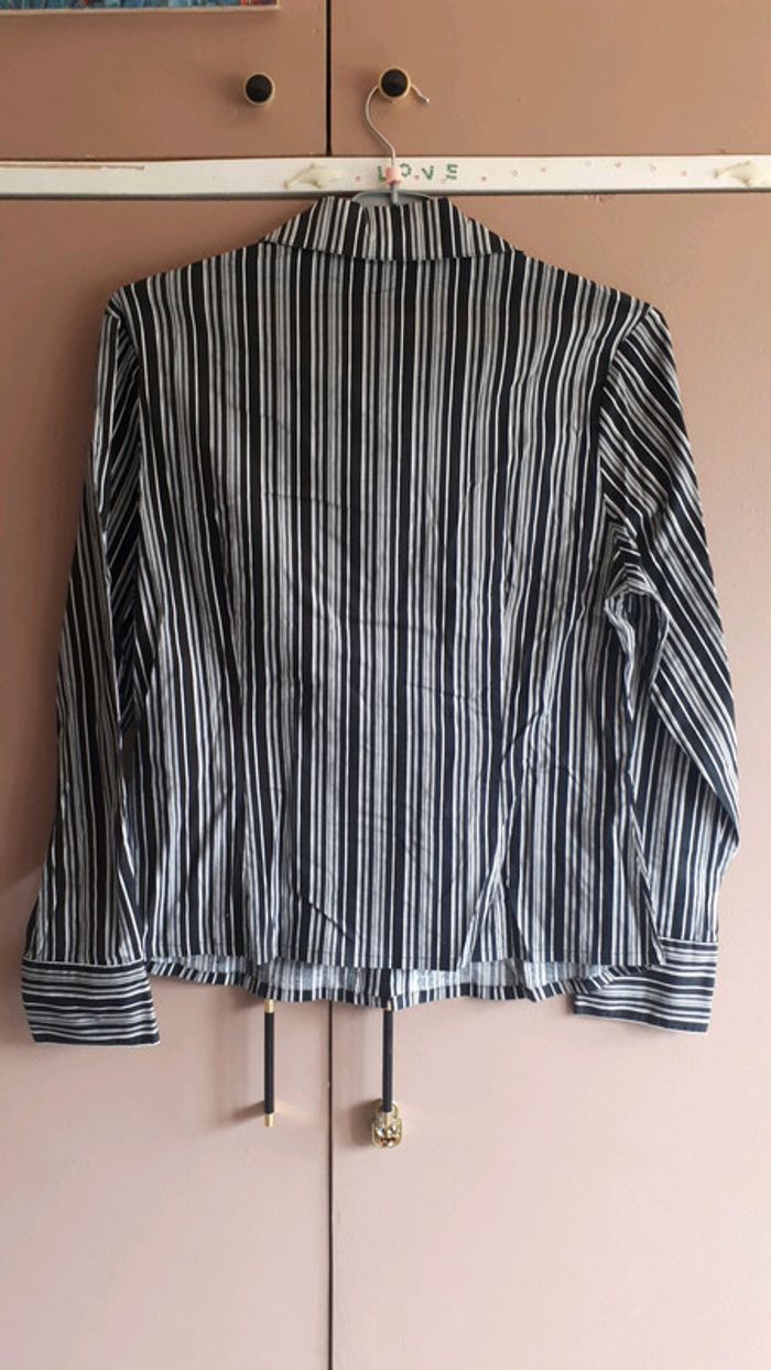 Chemise "classe/chic" rayée noire et blanche - photo numéro 4