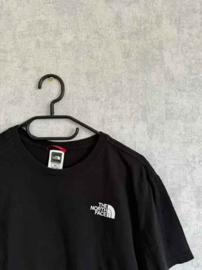 T-shirt noir The North Face taille M - photo numéro 2