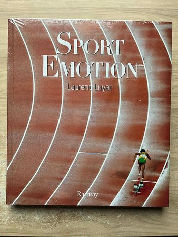 Livre de Laurent luyat Sport Emotion neuf sous blister