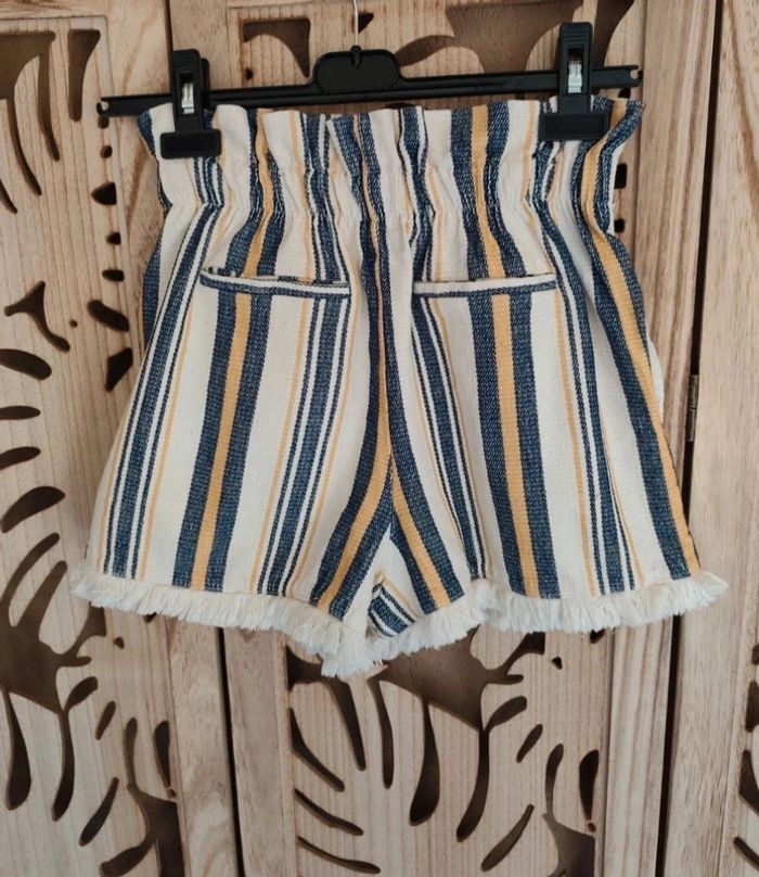Short à rayures nouette à l'avant T M Bershka - photo numéro 5