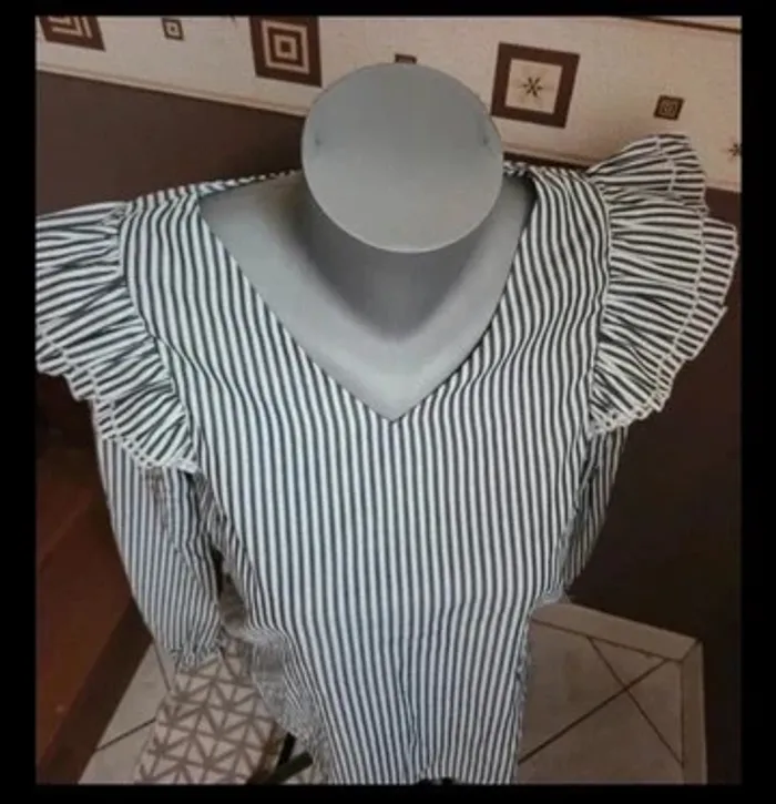 Superbe blouse à volants 38 - photo numéro 2