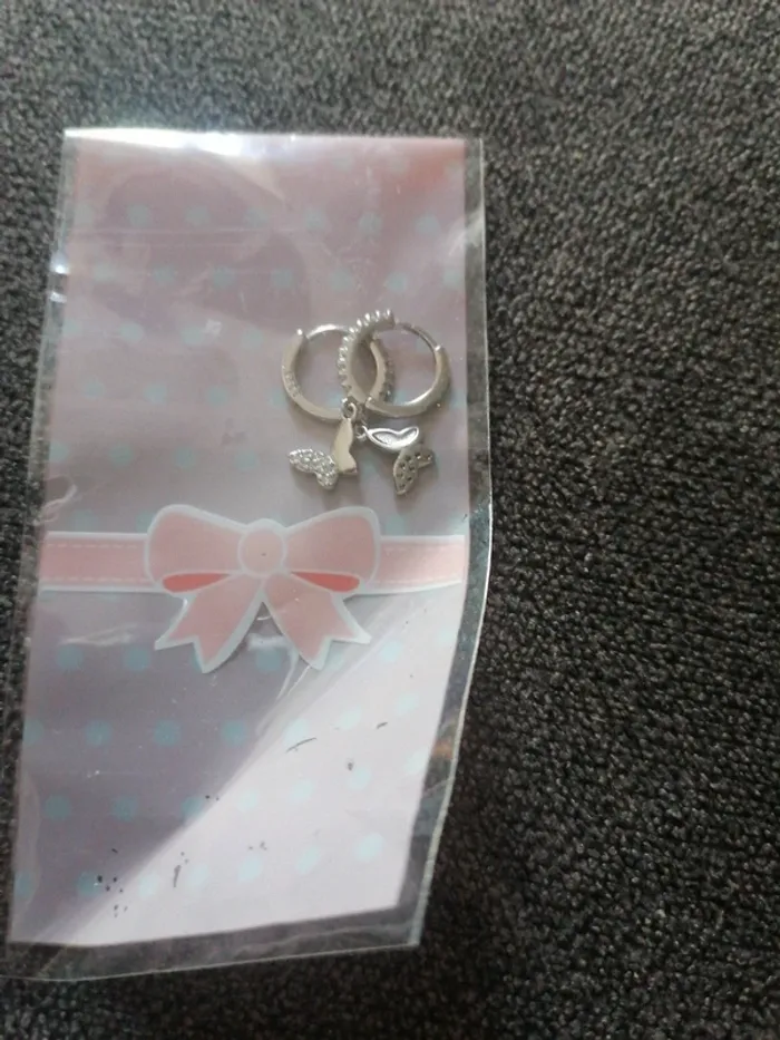 Boucles d'oreilles fantaisie neuves - photo numéro 2