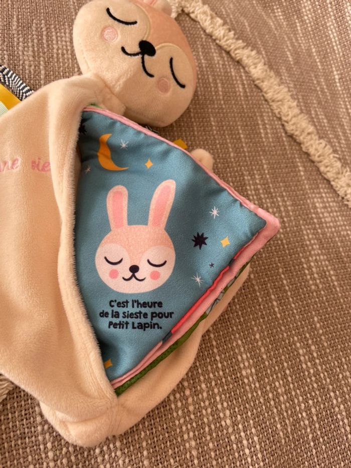Peluche doudou plat livre tissu 30cm auzou lapin renard blanc et rose très bon état - photo numéro 5