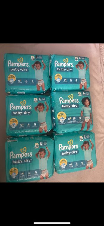 Six paquets de couches Pampers taille 8
