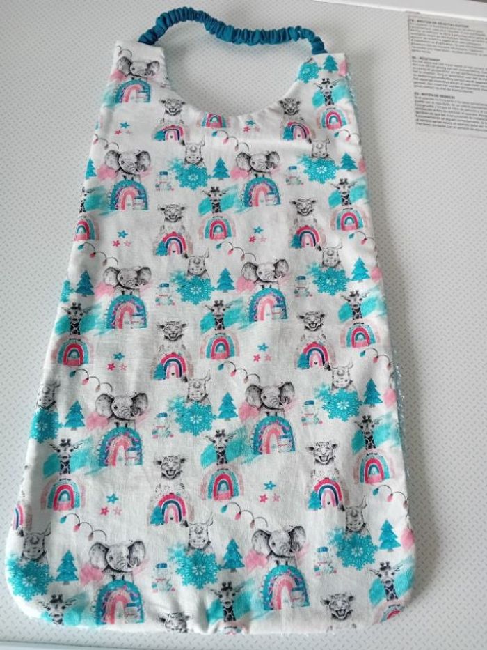 Bavoir maternelle long cou élastique
