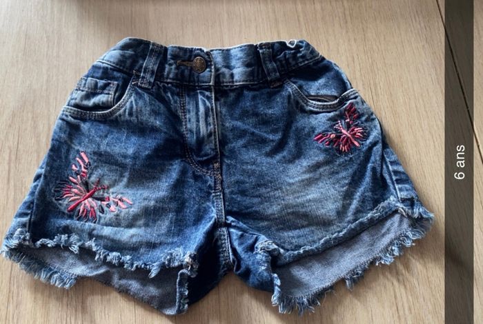 Short fille