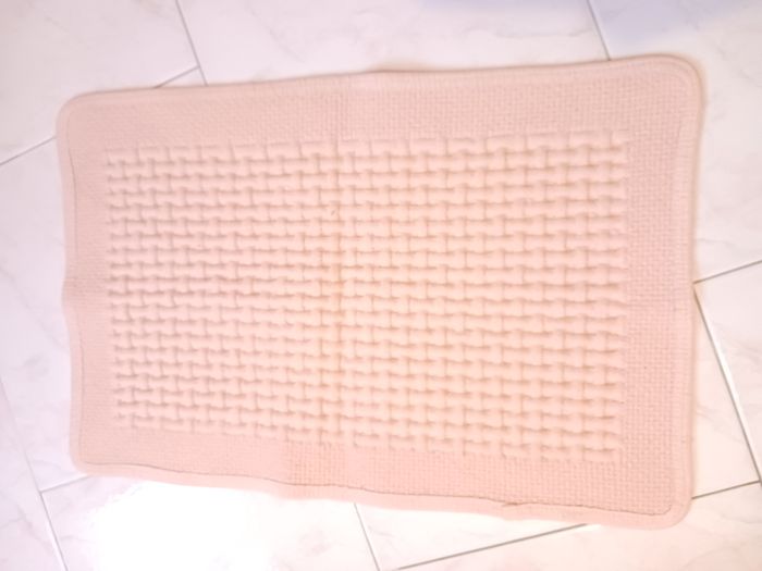 tapis de bain ou autre rose