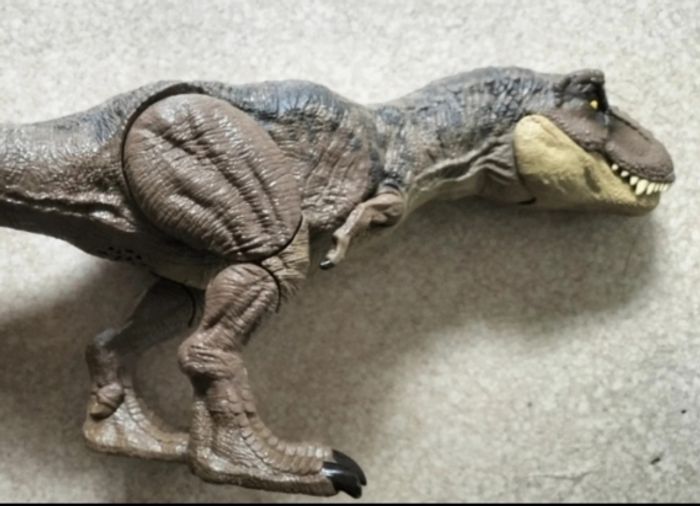Grand dinosaure Jurassic park - photo numéro 2