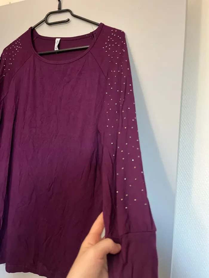 Joli haut à strass - photo numéro 2