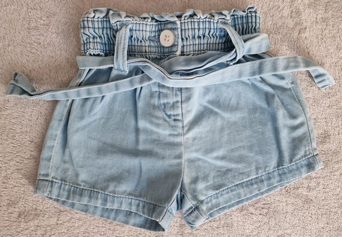 Ensemble 6M été fille kiabi (neuf) :
T-shirt + short + chapeau + chaussures - photo numéro 3
