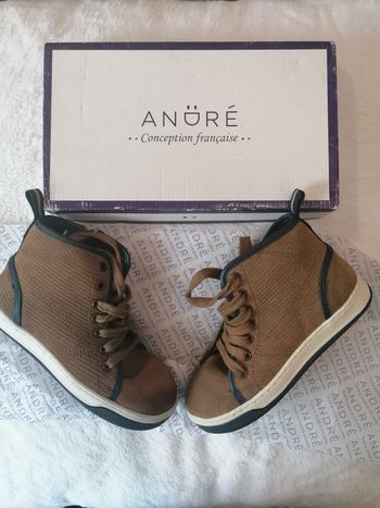 Chaussures neuves garçon taille 28