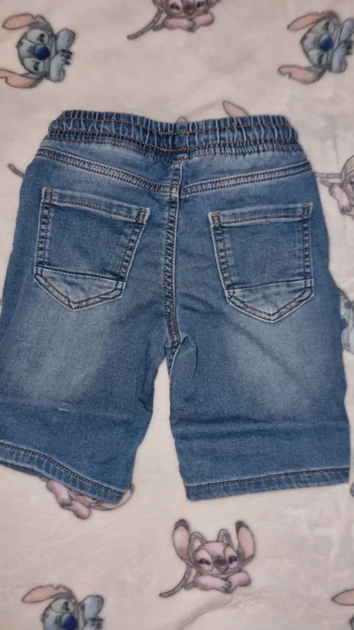Short en jean 5/6 ans en très bon état - photo numéro 4