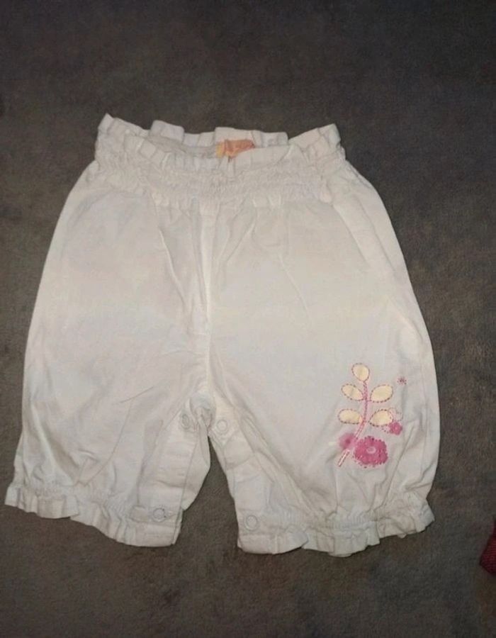 Lot d un pantalon et un short 1 mois - photo numéro 3