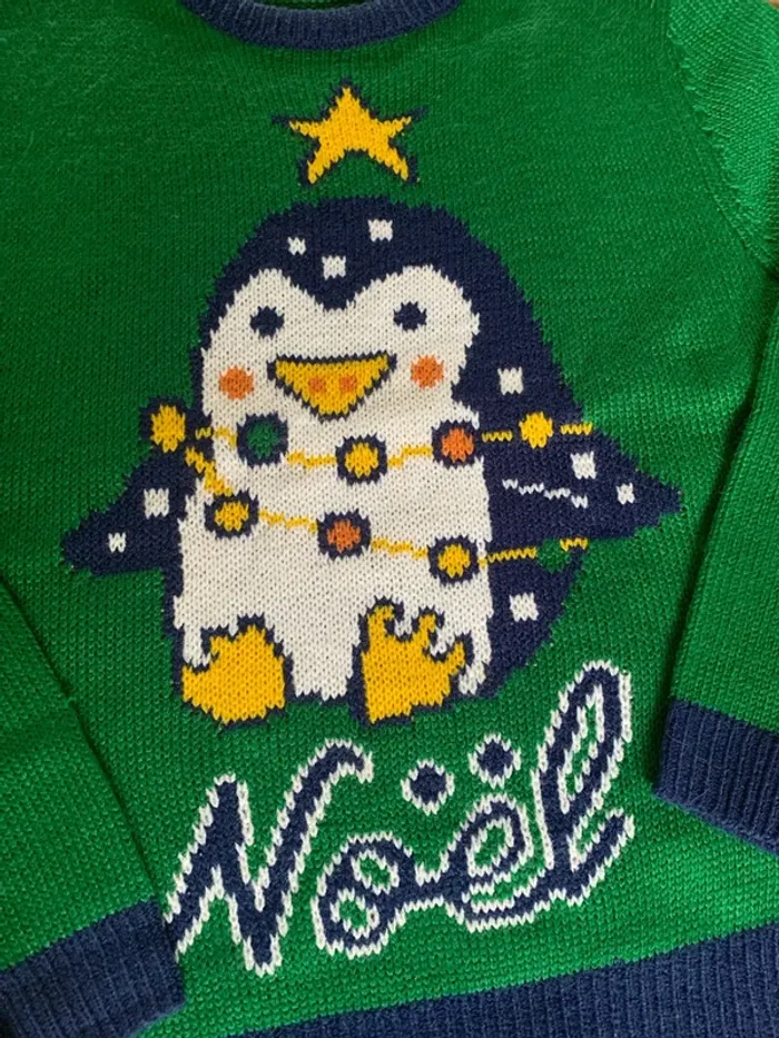 Pull noël 6/8 ans neuf - photo numéro 2