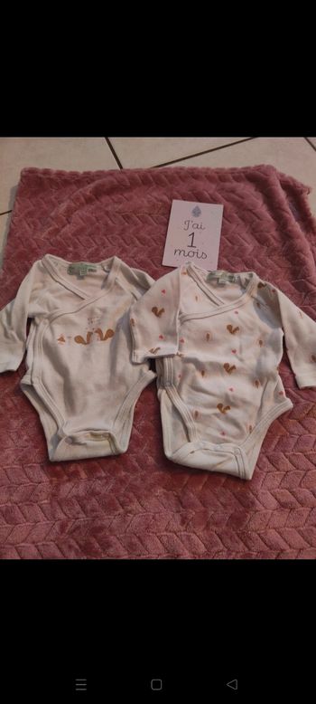 Lot bodys 1 mois
