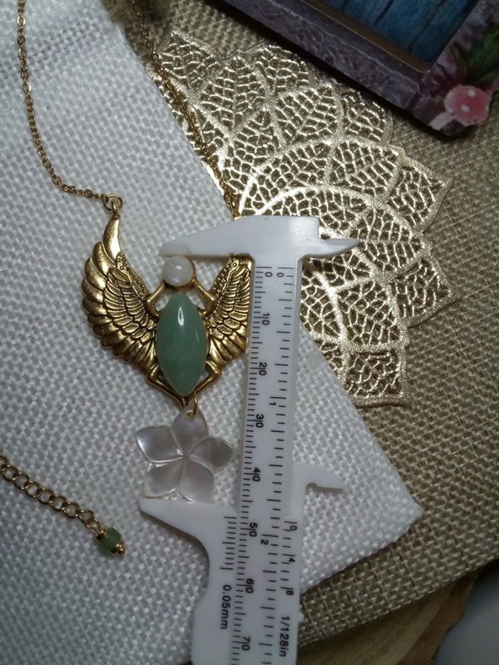 Collier scarabée, pierres semi précieuses et fleur nacrée - photo numéro 4