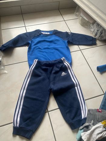 Ensemble adidas 9-12 mois