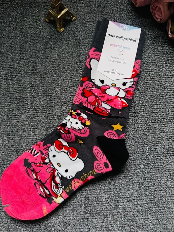 🇫🇷 Made in France – Chaussettes Hello Kitty en robe rose et nœud rouge – GMS Wellgushine