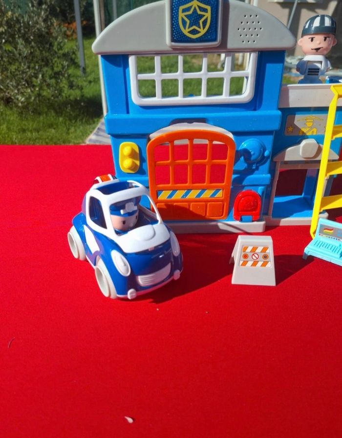 Commissariat de police en jouet - photo numéro 2