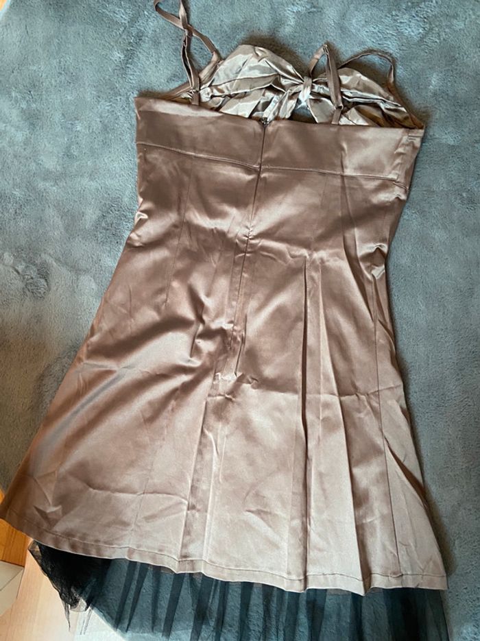Robe de soirée Sepia satinée marron glacée avec boléro marron - photo numéro 3