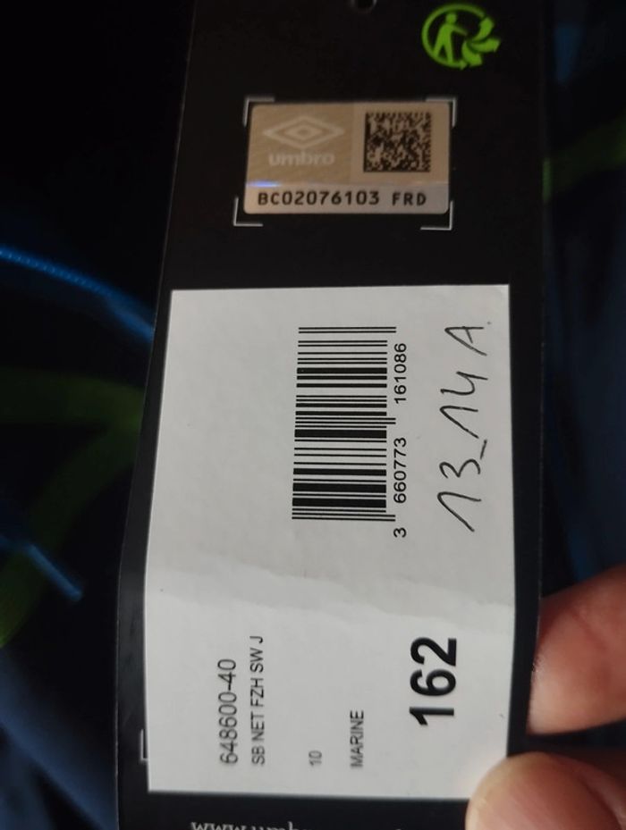Neuve Veste à capuche Umbro taille 13-14 ans sport - photo numéro 4